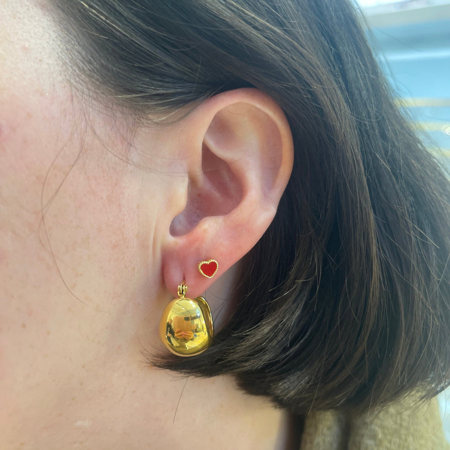 Red heart small stud earring.