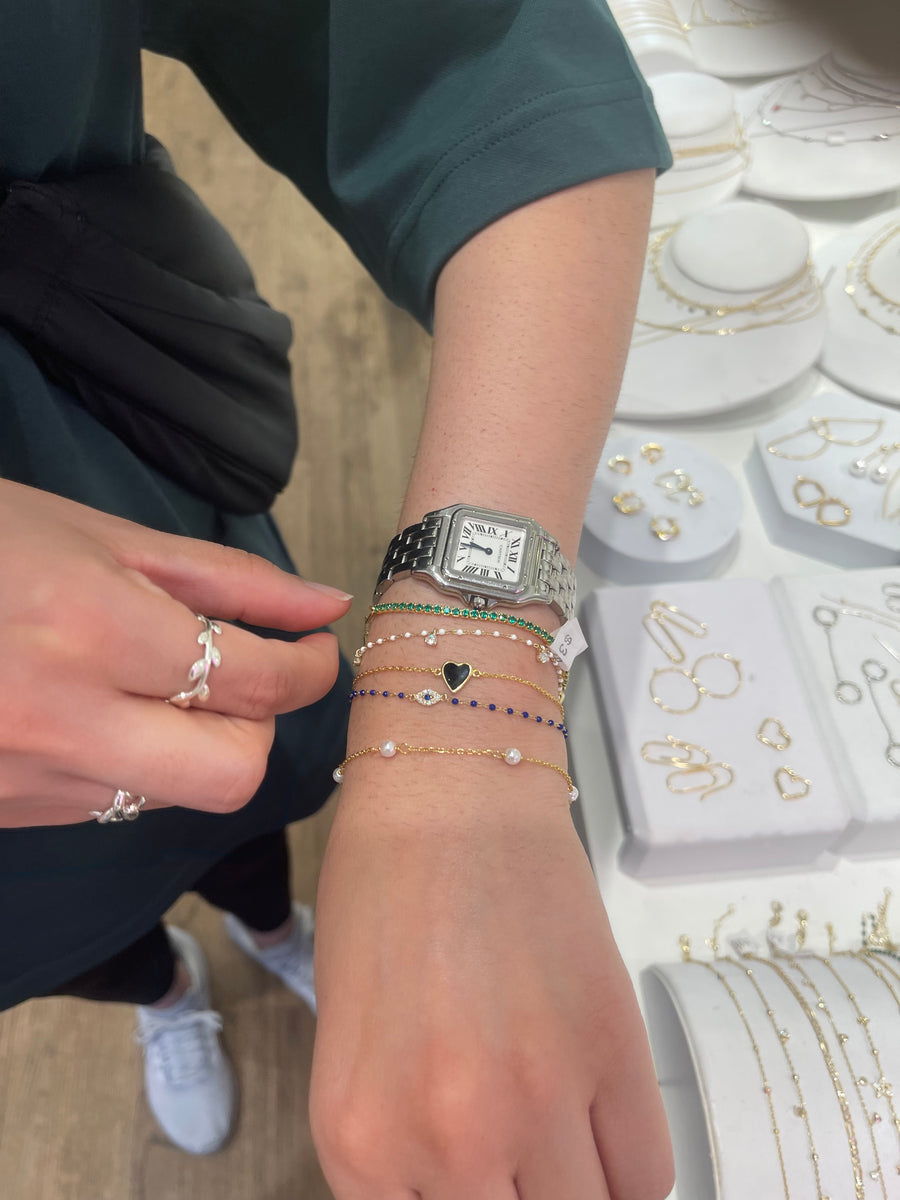 Pearly look bracelet.